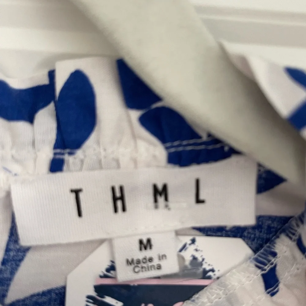 Blue and white mod floral ruffle neck top - Picture 10 of 12